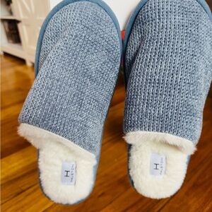 H by Halston Blue and White Women's Memory Foam Plush Slippers Size 9 Light Blue